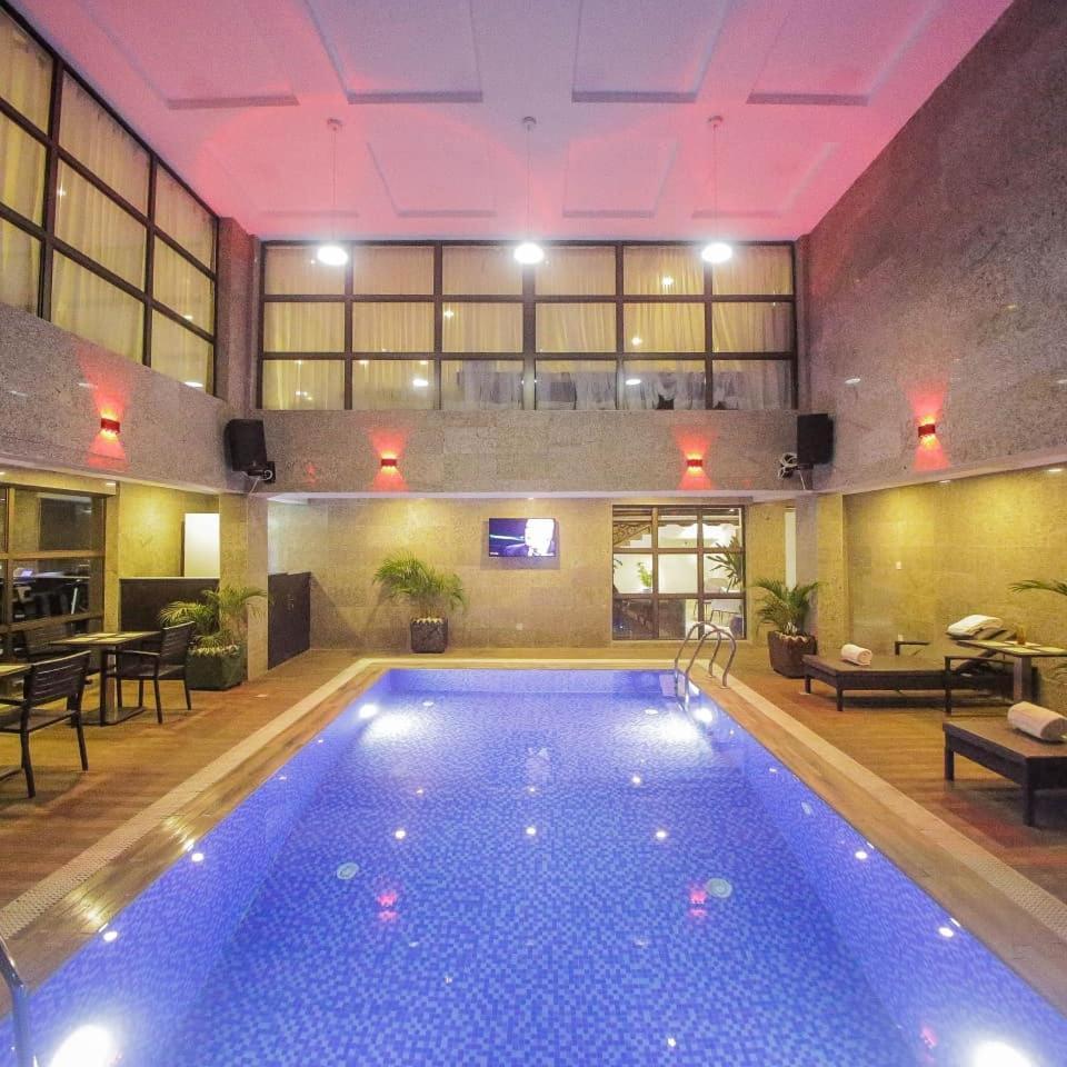 Perfecto La Villa Hotel And Suites Lagos Kültér fotó