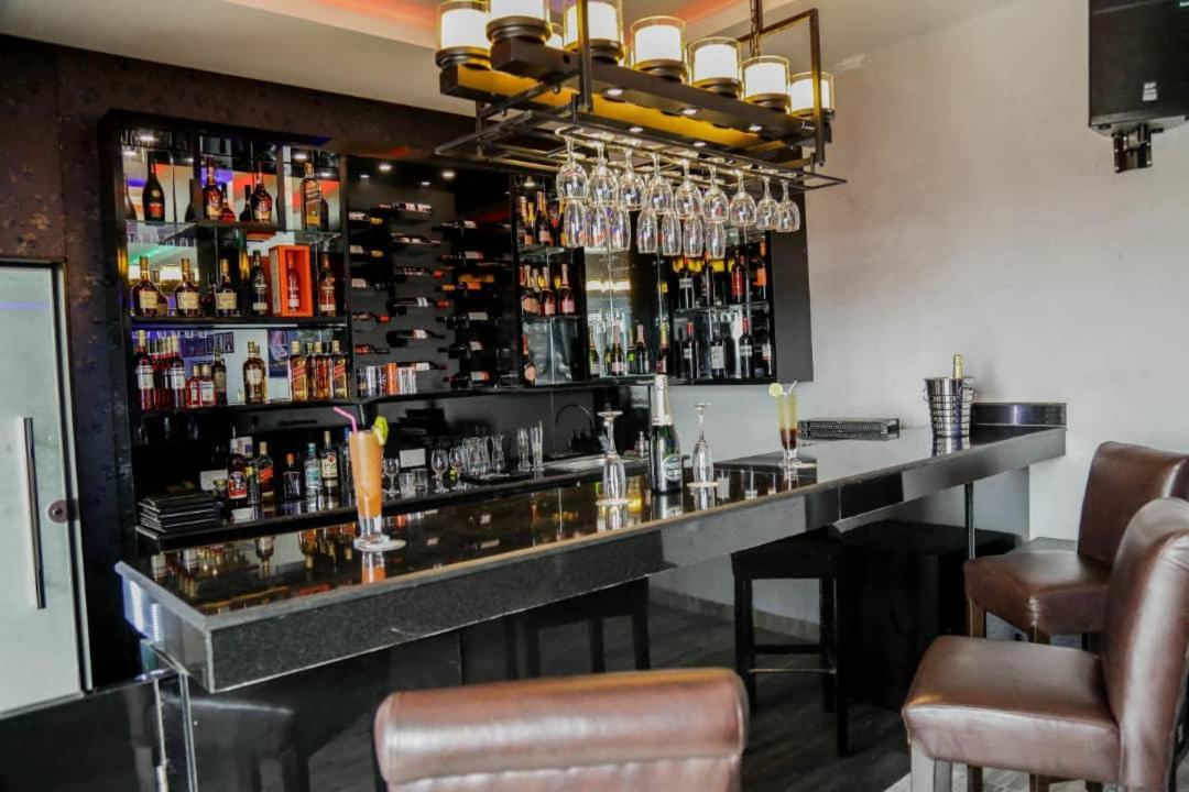 Perfecto La Villa Hotel And Suites Lagos Kültér fotó