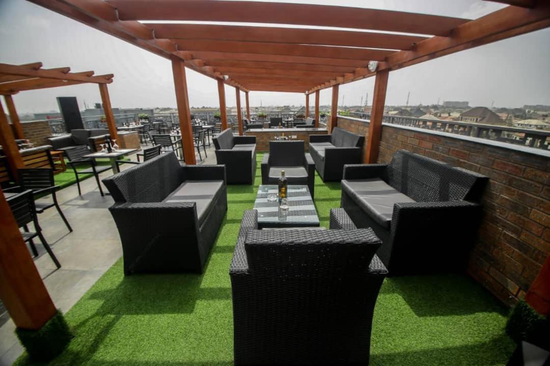 Perfecto La Villa Hotel And Suites Lagos Kültér fotó