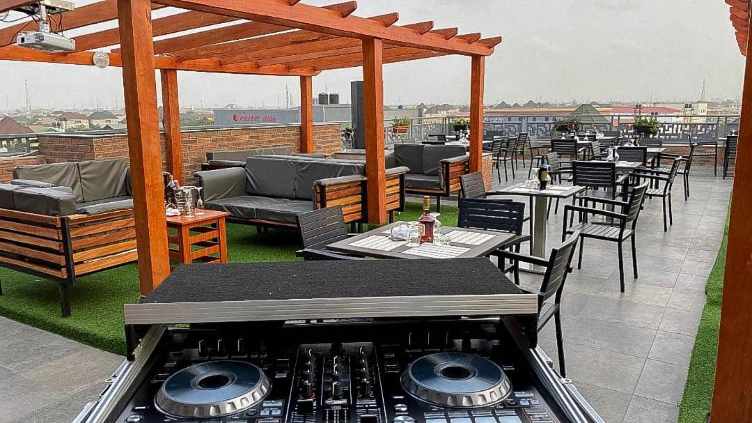 Perfecto La Villa Hotel And Suites Lagos Kültér fotó