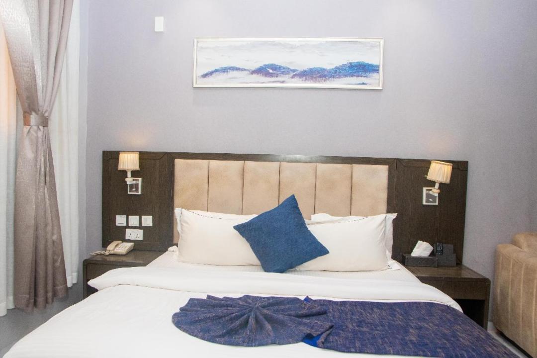 Perfecto La Villa Hotel And Suites Lagos Kültér fotó