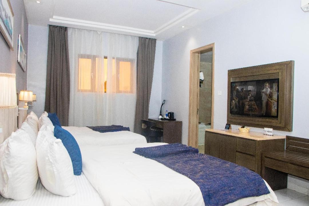 Perfecto La Villa Hotel And Suites Lagos Kültér fotó