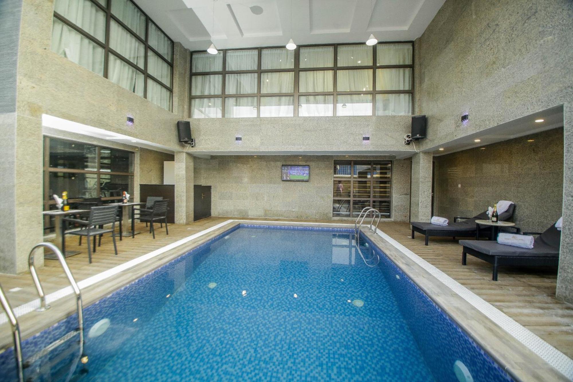 Perfecto La Villa Hotel And Suites Lagos Kültér fotó
