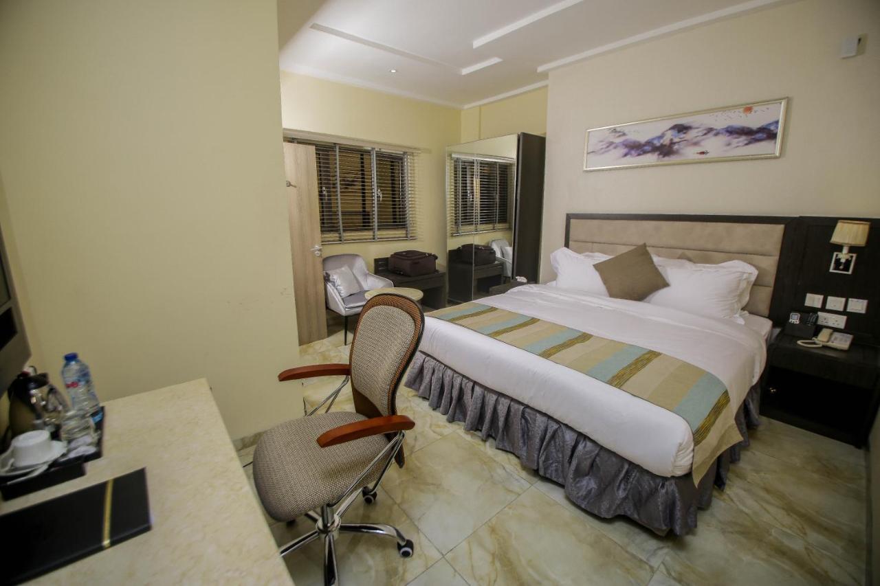 Perfecto La Villa Hotel And Suites Lagos Kültér fotó